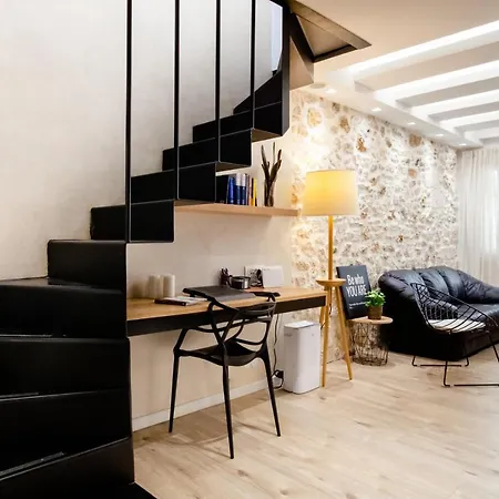 19th Century Luxury Maisonette In The Center