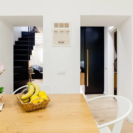 19th Century Luxury Maisonette In The Center *